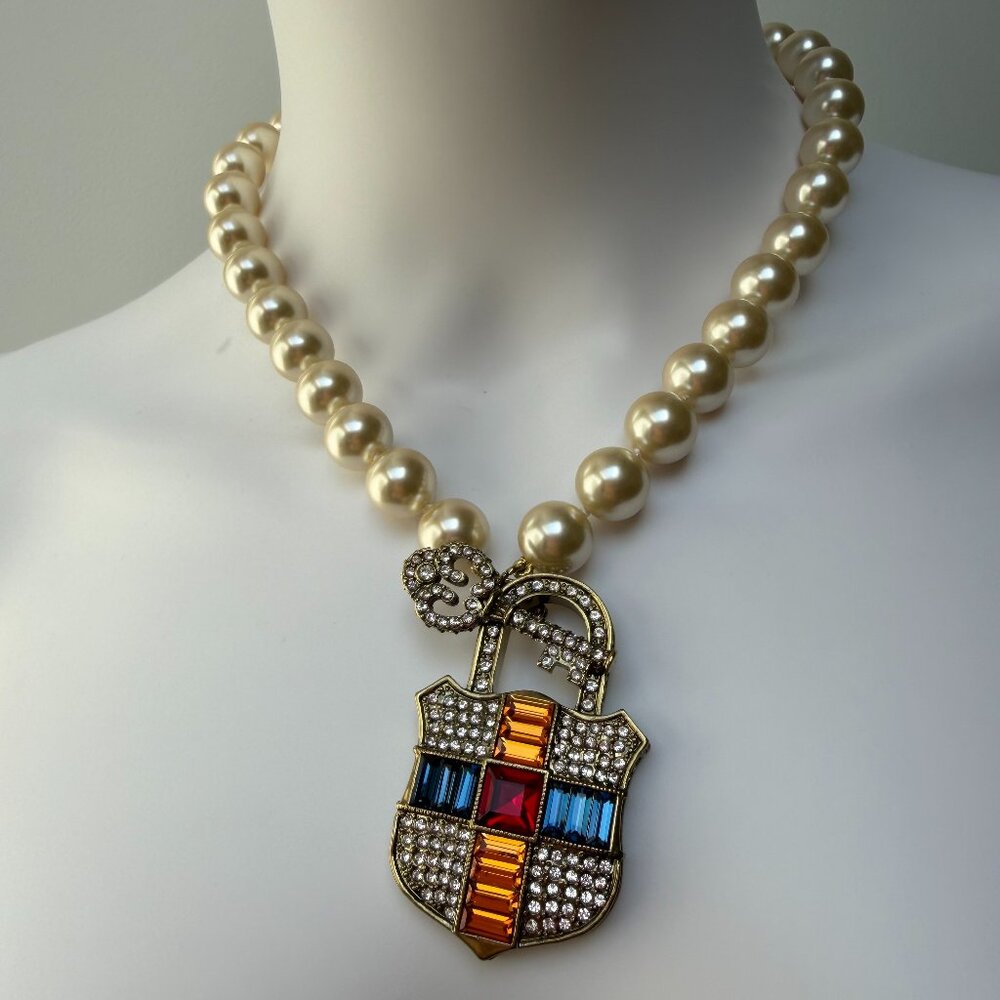 RARE Heidi Daus Bridge of Locks Swarovski Crystal & Faux Pearl Toggle Necklace